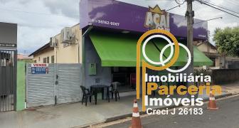 IMÓVEL DE FRENTE PARA PÇA. DO CORETO COMERCIAL COM VISIBILIDADE, FLUXO E TERRENO AMPLO